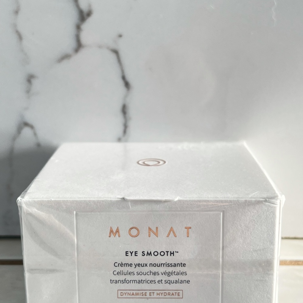 Monat Eye Smooth